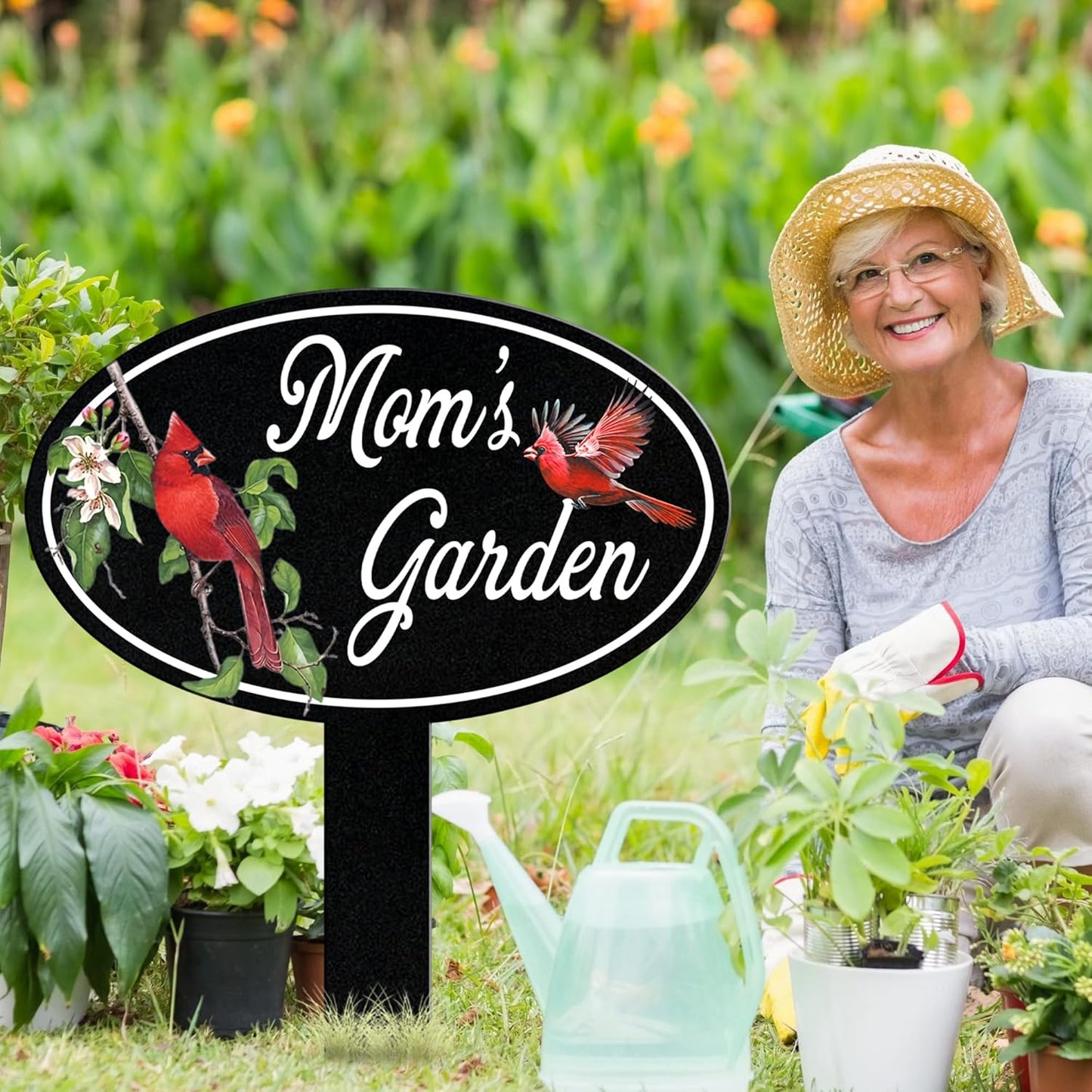 Personalized Name Garden Cardinal Metal Signs with Stake, Custom Family Name Yard Decor for Outdoor Outside, Cardinal Lawn Patio Stake Gardening Enthusiasts Grandmothers Gift