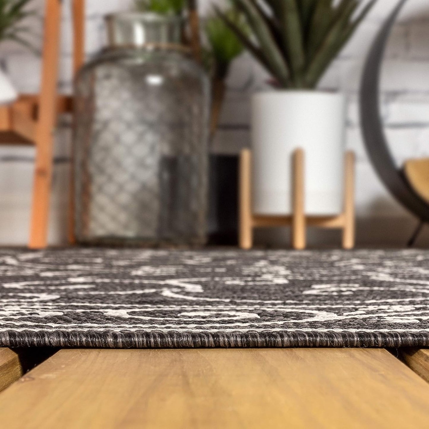 JONATHAN Y Vintage Filigree Indoor Outdoor Square Area Rug 9X9 Black/Gray, Charleston Textured Weave for Backyard, Patio, Porch, Easy-Cleaning, High Traffic, Pet-Friendly, Non-Shedding (SMB106G-9SQ)