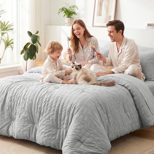 Oversized Queen Seersucker Comforter Set