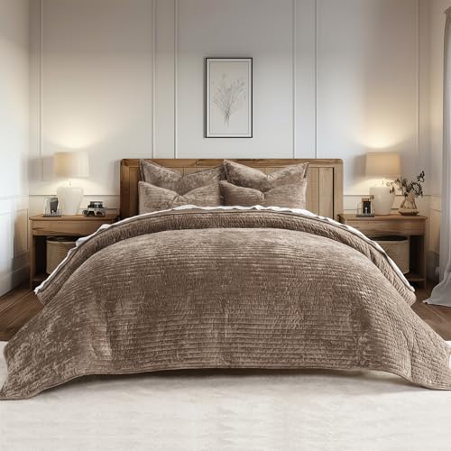 Oversized Velvet Quilt Set
