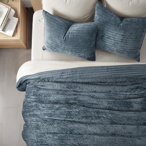 Stripe Channel Luxury Velvet Quilt Set Queen Size