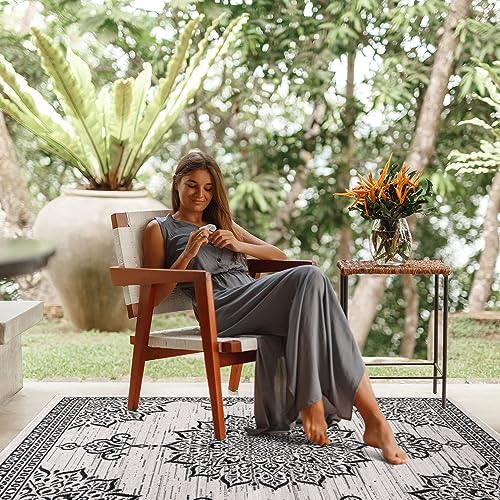Outdoor Rug 5x7 Medallion White Black Modern Area Rugs for Indoor and Outdoor Patios