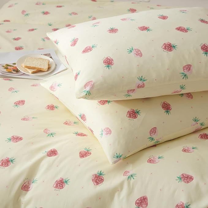 Cute Girls Strawberry Comforter Set Twin XL Fluffy Soft Kawaii Comforter Strawberry Fruit Bedding Comforter for Kids Teens Strawberry Printed Comforter Toddler Children Comfy Twin XL Comforter Set