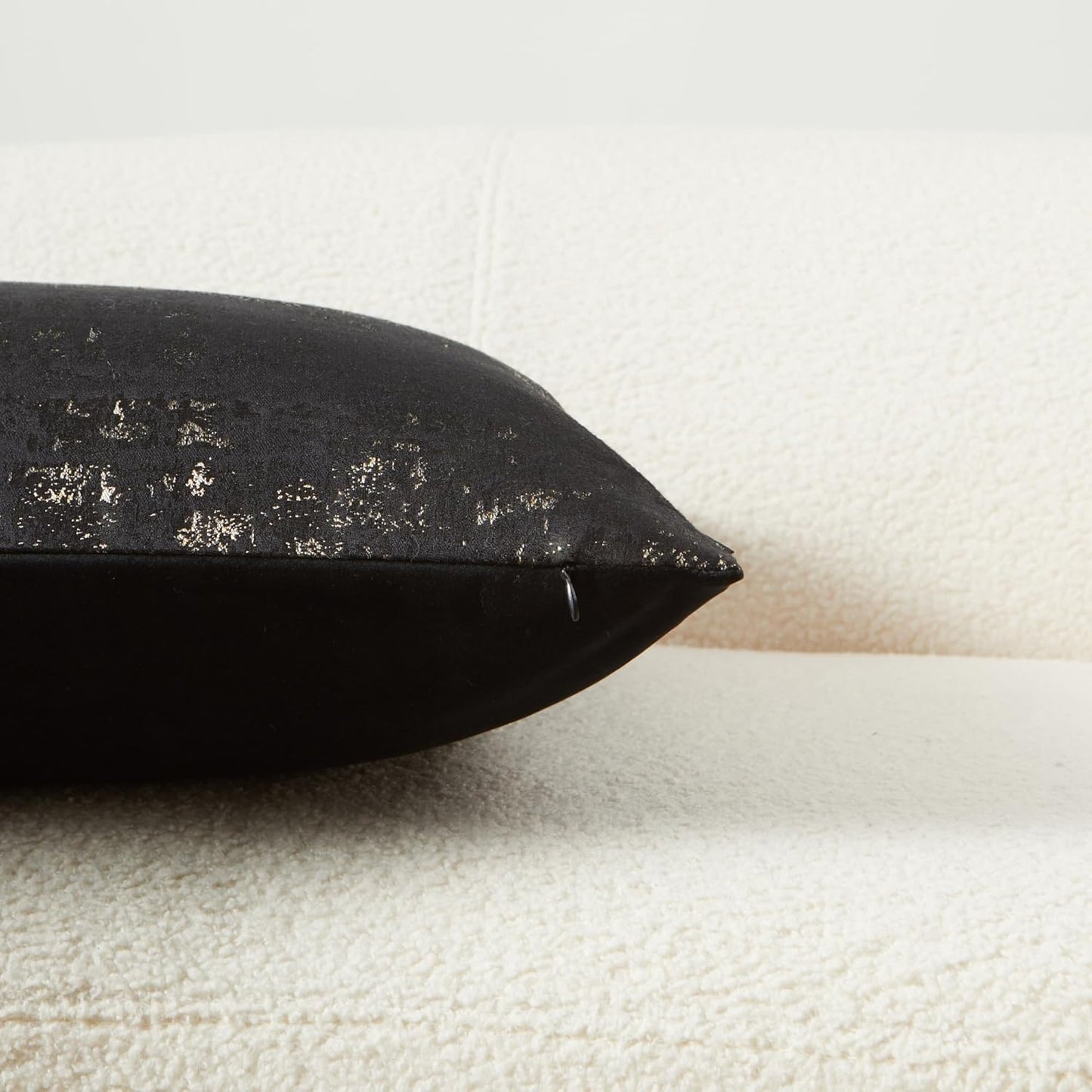 THE-TINOART Black & Gold Modern Luxury Pillow Cover 20x20 - Jacquard Embroidery with Metallic Thread, Reversible Decorative Throw Pillow Cover for Sofa/Bed, Velvet Backing