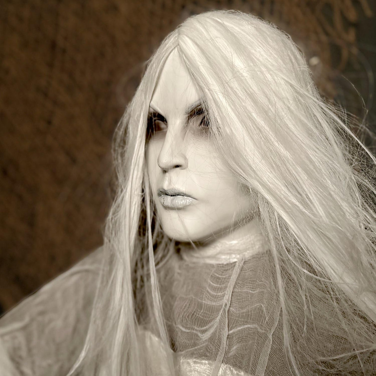 2.6 Ft. Rising Ghost Woman Animatronic with Sound (31" Rising Ghost Woman)
