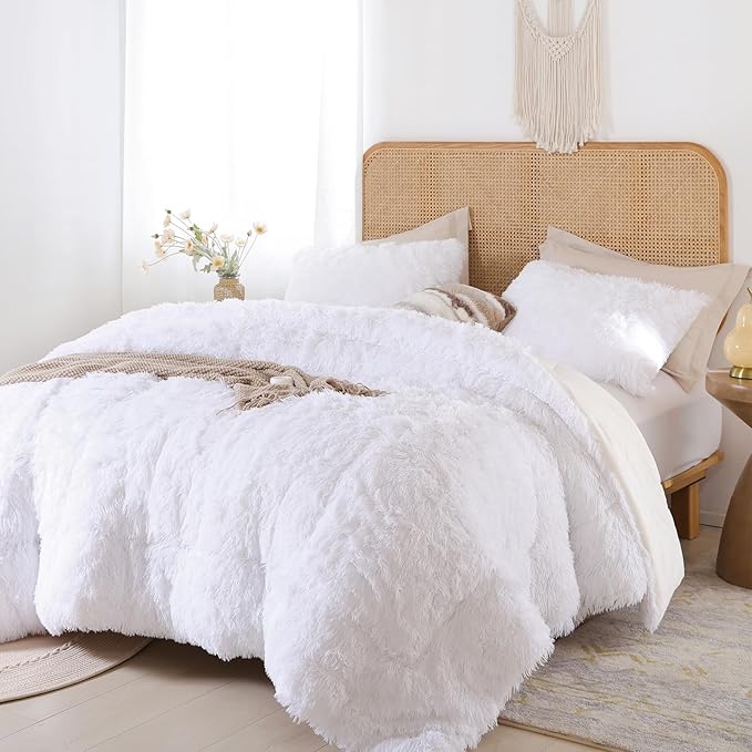 Smoofy Fluffy Queen Size Comforter Set, Faux Fur Comforter Set White, Luxury Fuzzy King Bedding Set, Soft Shaggy Bed Set for All Season, 3 Pieces - 1 Comforter & 2 Pillowcases