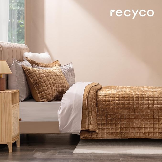 RECYCO Luxury Velvet Quilt Set, California King 118'' x 106'' Oversized Bedspread, Ultra Soft Velvet Comforter, Lightweight Box Stitch Bedding Sets for All Season, with 2 Shams, Caramel Gold