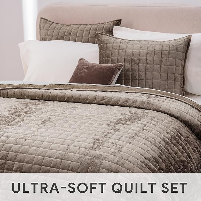 RECYCO Luxury Velvet Quilt Set, Lightweight Velvet Comforter Set, Oversized Bedspread Coverlet Quilted Bedding Set, with 2 Matching Pillow Shams, for All Season, Twin/Twin XL Size, Mocha Brown