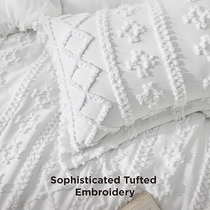 Bedsure Tufted Boho Comforter Set Full Size - Bright White Boho Bed Set, GentleSoft™ 3 Pieces Farmhouse Shabby Chic Embroidery Bedding, Gifts for Woman, Soft Jacquard Full Comforter for All Seasons