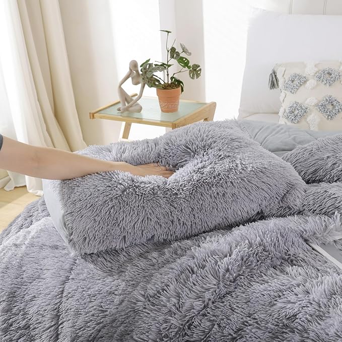Smoofy Fluffy Full Size Comforter Set, Faux Fur Comforter Set, Luxury Fuzzy Bedding Set, Soft Shaggy Full Bed Set for All Season, 3 Pieces - 1 Comforter & 2 Pillowcases, Grey