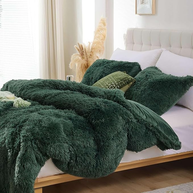 Smoofy Fluffy King Size Comforter Set, Faux Fur Comforter Set, Luxury Fuzzy King Bedding Set, Soft Shaggy Bed Set for All Season, 3 Pieces - 1 Comforter & 2 Pillowcases, Dark Green
