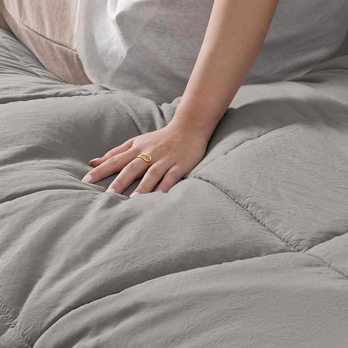 UGG Leonora Comforter Set with 1 Pillow Sham Lightweight Down Alternative Blanket Reversible All Season Washable and Hypoallergenic Bedding Set for College Dorm, Twin/Twin XL, Light Grey