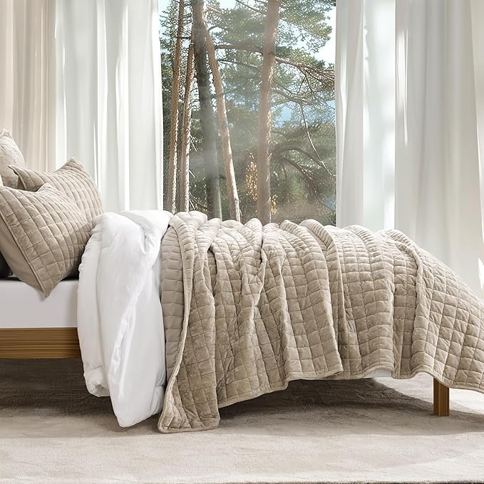 RECYCO Luxury Velvet Quilt Set, California King 118'' x 106'' Oversized Bedspread, Ultra Soft Velvet Comforter, Lightweight Box Stitch Bedding Sets for All Season, with 2 Shams, Urban Taupe