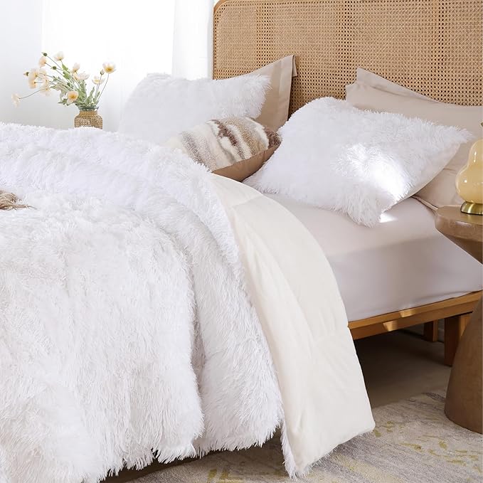 Smoofy Fluffy King Size Comforter Set, Faux Fur White Comforter Set, Luxury Fuzzy King Bedding Set, Soft Shaggy Bed Set for All Season, 3 Pieces - 1 Comforter & 2 Pillowcases