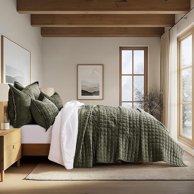 RECYCO Luxury Velvet Quilt Set King Size, Lightweight Velvet Comforter Set, Oversized Bedspread Coverlet Quilted Bedding Set, with 2 Matching Pillow Shams, for All Season, Olive Green