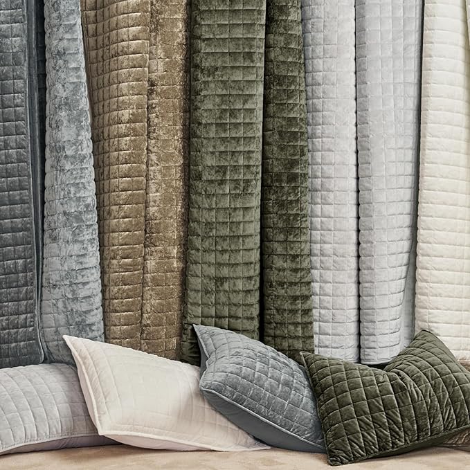 RECYCO Luxury Velvet Quilt Set King Size, Lightweight Velvet Comforter Set, Oversized Bedspread Coverlet Quilted Bedding Set, with 2 Matching Pillow Shams, for All Season, Olive Green