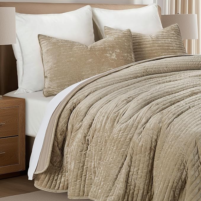 EVERGRACE Velvet Quilt Set King Size, Luxurious Soft Striped Channel Bedding Set, Lightweight Velvet Comforter for All Season, Oversized Bedspread Coverlet with 2 Matching Shams, Sand Dune