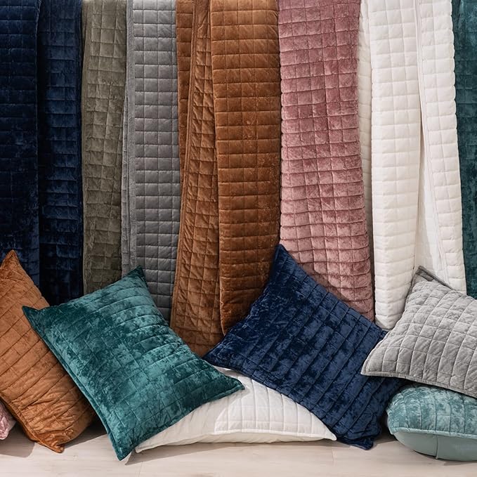 RECYCO Luxury Velvet Quilt Set, California King 118'' x 106'' Oversized Bedspread, Ultra Soft Velvet Comforter, Lightweight Box Stitch Bedding Sets for All Season, with 2 Shams, Navy Blue