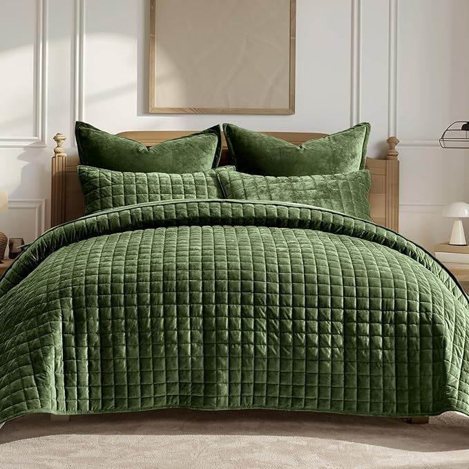 RECYCO Luxury Velvet Quilt Set Full Queen Size Bedding Sets, Ultra Soft Velvet Comforter Set, Lightweight Channel Box Stitch Oversized Bedspread Coverlet for All Season, with 2 Shams, Loden Green