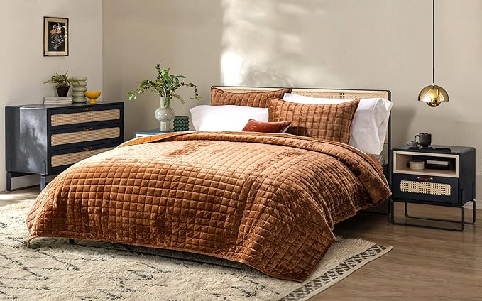 RECYCO Luxury Velvet Quilt Set King Size Bedding Sets, Ultra Soft Velvet Comforter Set, Lightweight Oversized Bedspread Quilted Coverlet for All Season, with 2 Pillow Shams, Rusty Burnt Orange