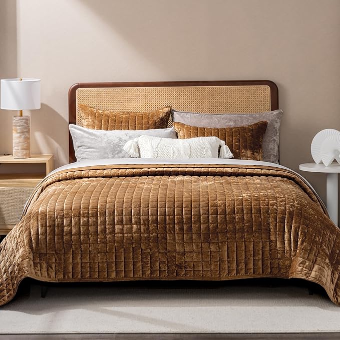 RECYCO Luxury Velvet Quilt Set, California King 118'' x 106'' Oversized Bedspread, Ultra Soft Velvet Comforter, Lightweight Box Stitch Bedding Sets for All Season, with 2 Shams, Caramel Gold