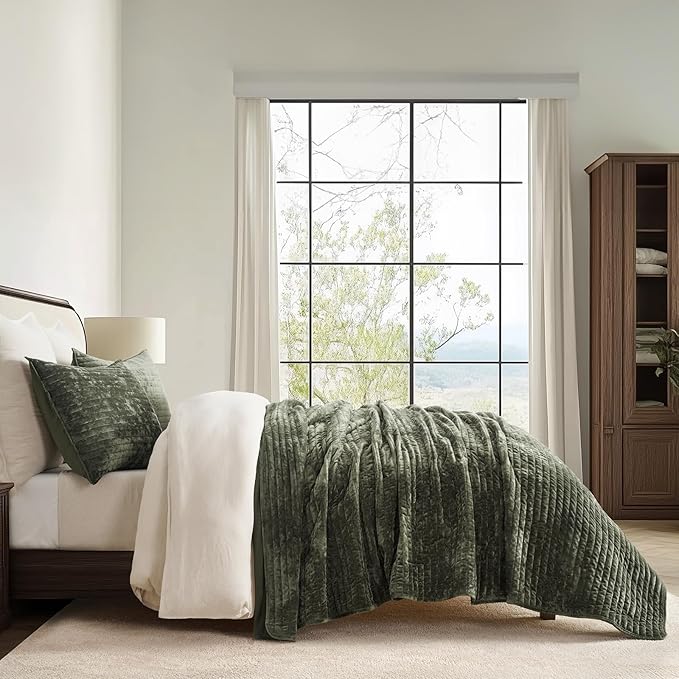 EVERGRACE Velvet Quilt Set King Size, Luxurious Soft Striped Channel Bedding Set, Lightweight Velvet Comforter for All Season, Oversized Bedspread Coverlet with 2 Matching Shams, Olive Green
