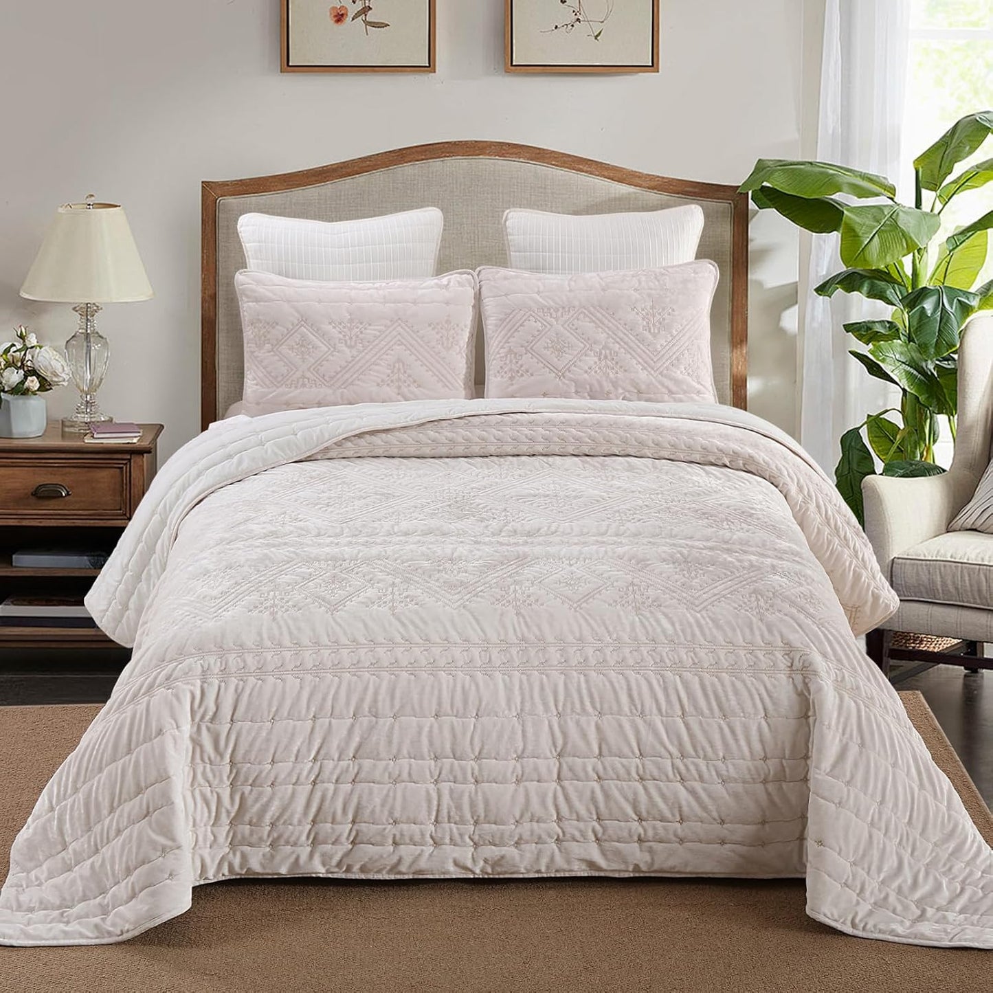 Yvooxny 3-Piece Quilt Set King Size Velvet Embroidery Quilted Bedspread Coverlet Set Bedding Set with Pillowcases for All Seasons, White, 108 * 96 Inches