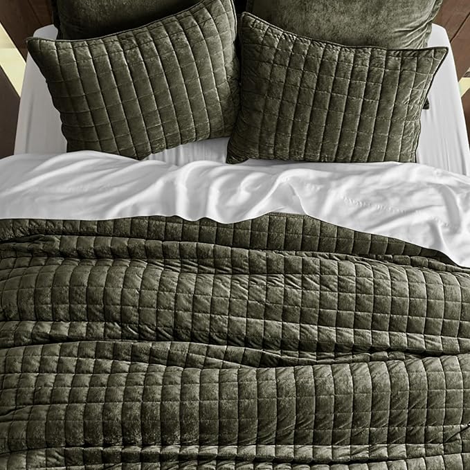RECYCO Luxury Velvet Quilt Set Full Queen Size, Lightweight Velvet Comforter Set, Oversized Bedspread Coverlet Quilted Bedding Set, with 2 Matching Pillow Shams, for All Season, Olive Green