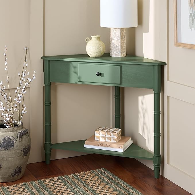 SAFAVIEH Home Collection – Gomez Dusty Green Corner Table, 1-Drawer Space-Saving Triangle Accent Table, Classic Turned-Leg Design (AMH5709J)