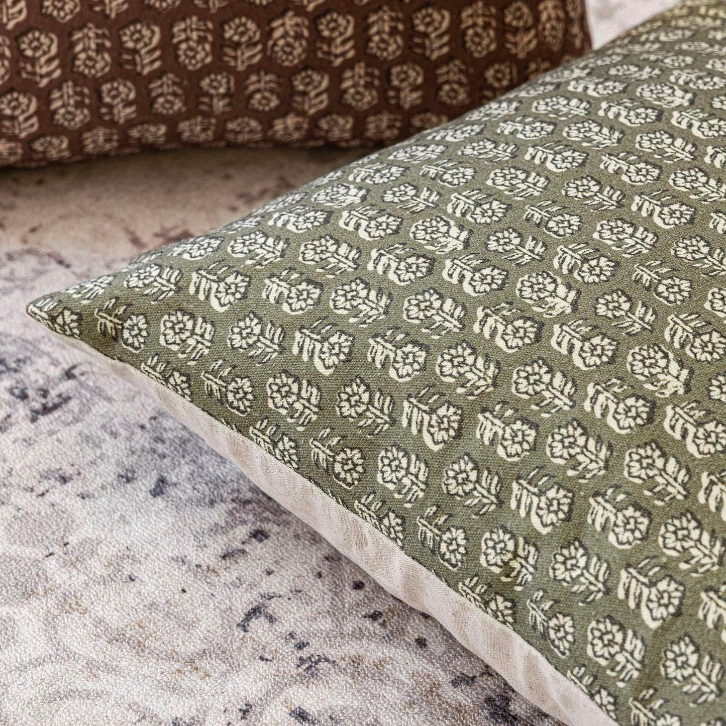 Foindtower Set of 2 Decorative Neutral Floral Print Throw Pillow Covers Vintage Accent Farmhouse Cushion Covers Boho Home Decor for Sofa Couch Chair Bedroom Living Room Outdoor,20×20 Inch,Sage Green