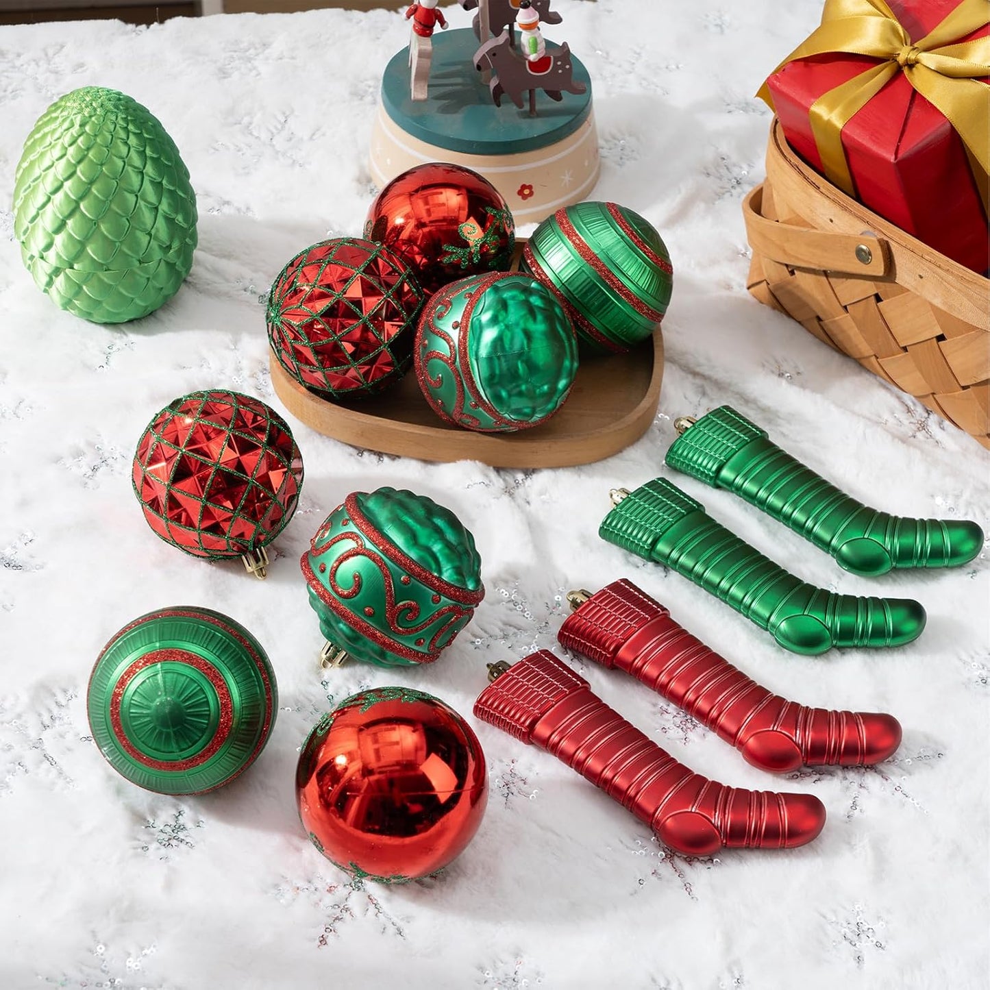 150PCS Red and Green Christmas Ornaments, Shatterproof Christmas Ball Ornaments Set, Assorted Christmas Baubles Hanging Decorations for Xmas Tree Home Festival Party Wedding (Red & Green)