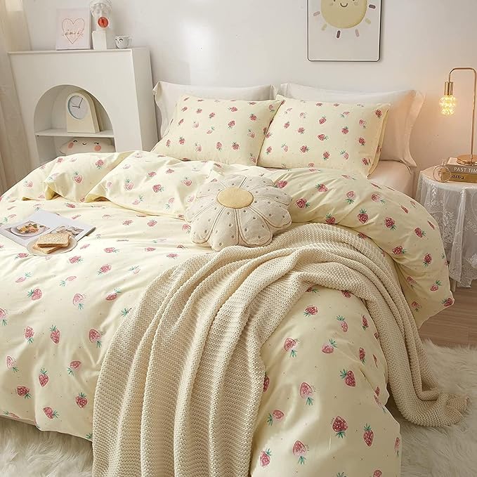 Cute Girls Strawberry Comforter Set Twin XL Fluffy Soft Kawaii Comforter Strawberry Fruit Bedding Comforter for Kids Teens Strawberry Printed Comforter Toddler Children Comfy Twin XL Comforter Set