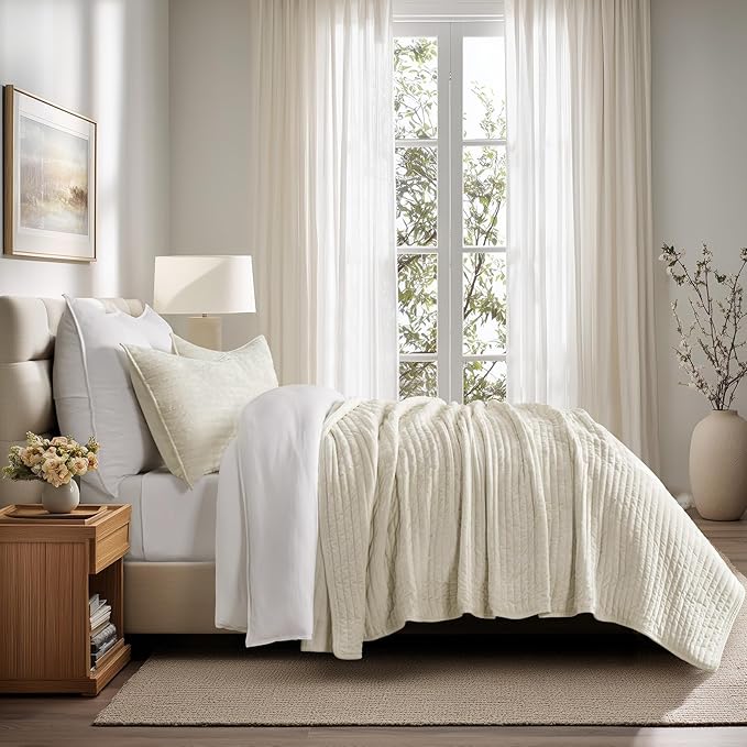 EVERGRACE Velvet Quilt Set Queen Size, Luxurious Soft Striped Channel Bedding Set, Lightweight Velvet Comforter for All Season, Oversized Bedspread Coverlet with 2 Matching Shams, Beige