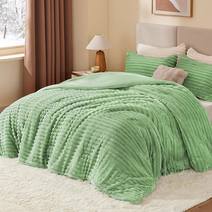 BEDELITE Fleece California King Comforter Set -Super Soft & Warm Fluffy Green Bedding, Luxury Fuzzy Heavy Bed Set for Winter with 2 Pillow Cases