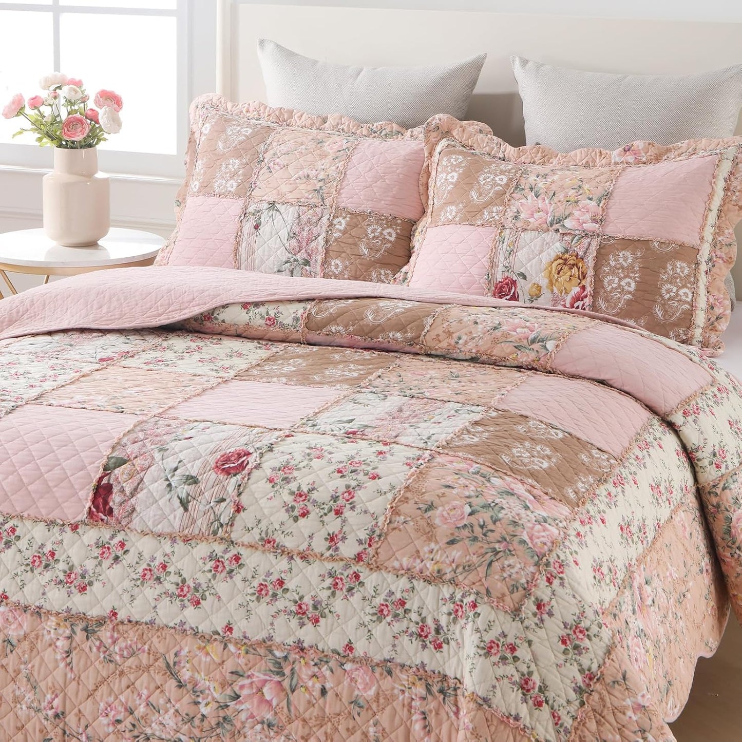 Yvooxny Quilts Queen Size Patchwork Pink Floral Quilt Set Vintage Shabby Chic Botanical Floral Quilted Bedspread 3-Piece Quilt Set with Ruffle for All Seasons, Queen Size, 98 * 90 Inches