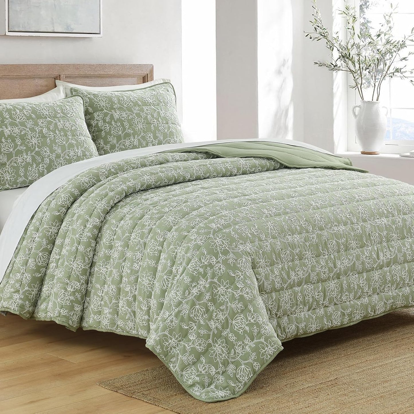 HORIMOTE HOME Floral Embroidery Quilt Queen Size, Sage Green Queen Quilt Bedding Set Soft Lightweight Bedspread Full Size Shabby Chic Farmhouse 3 Pieces Comforter Set for All Seasons
