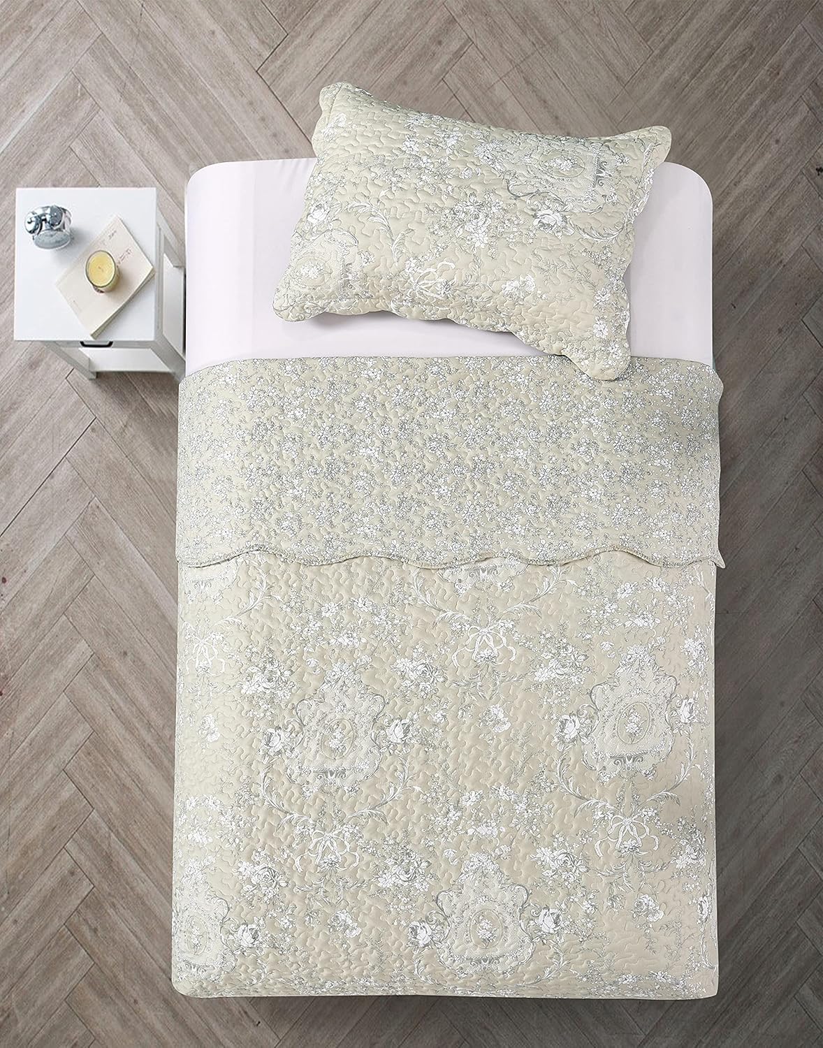 Brilliant Sunshine Classic Grey Floral Toile in Beige Background, 2-Piece Quilt Set with 1 Sham, Reversible Bedspread, Soft Lightweight Coverlet, All-Season, Twin, Beige