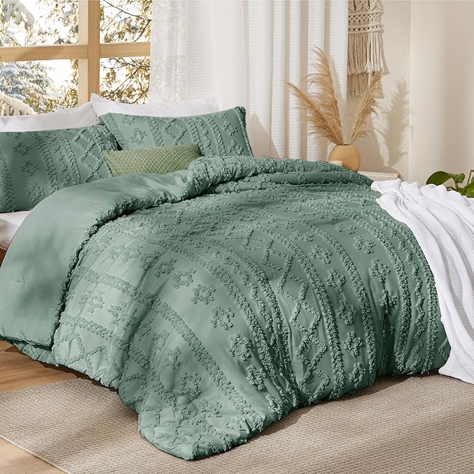 Bedsure Tufted Boho Comforter Set Queen Size - Green Boho Bed Set, GentleSoft™ 3 Pieces Farmhouse Shabby Chic Embroidery Bedding, Gifts for Woman, Soft Jacquard Queen Comforter for All Seasons