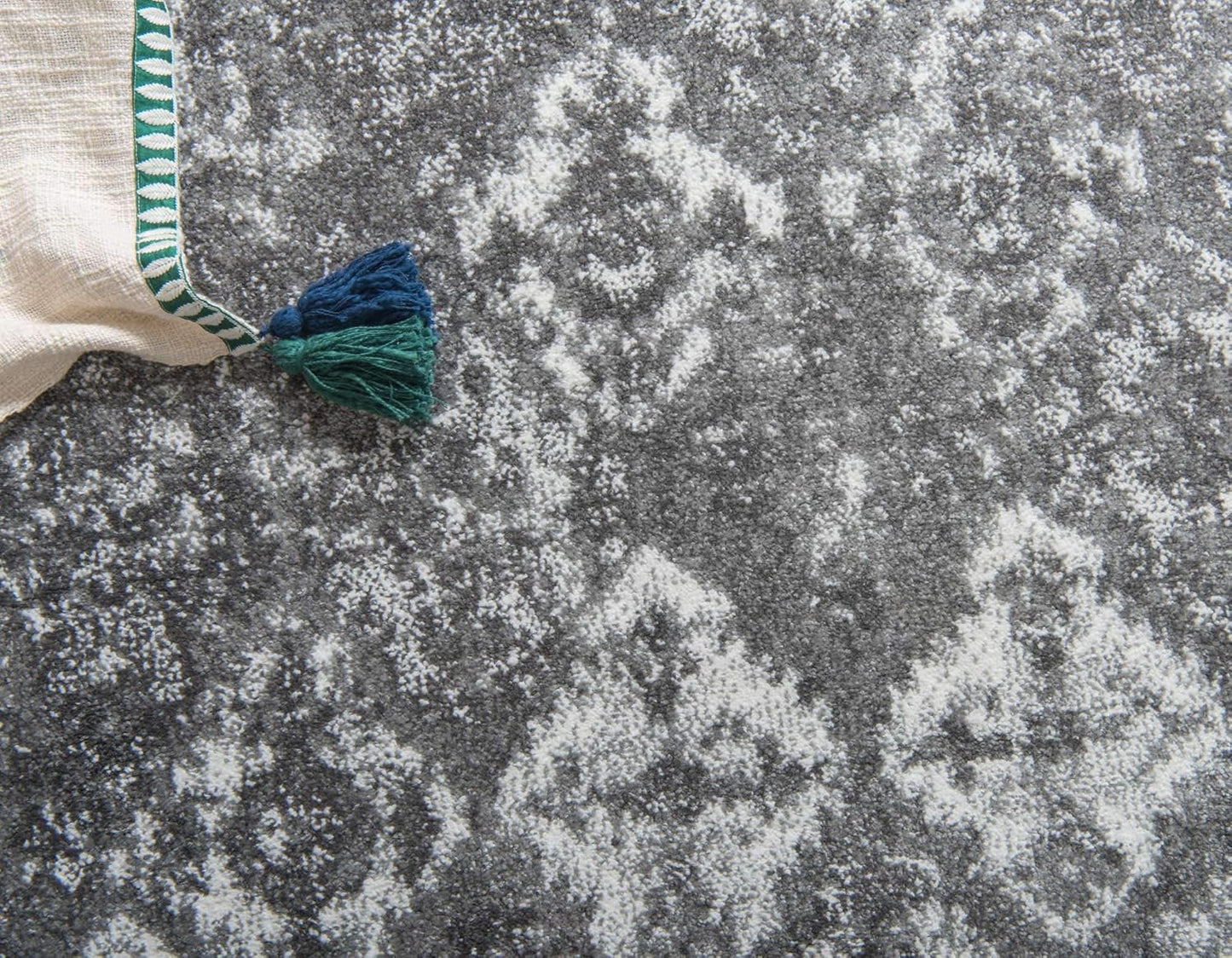 Unique Loom Rosso Collection Vintage, Traditional, Bohemian, Geometric, Distressed, Southwestern Area Rug, 3' 3" x 3' 3", Gray/Ivory