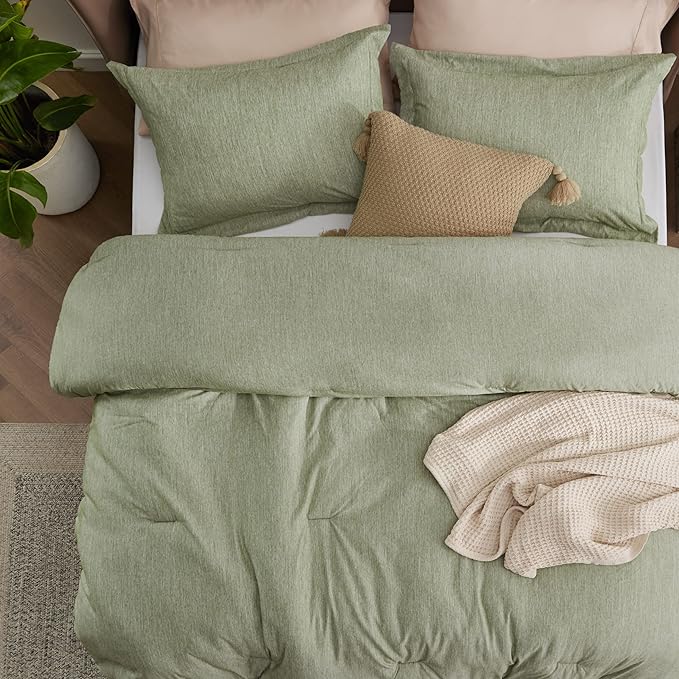 Bedsure Twin/Twin XL Comforter Set - Olive Green Soft Bedding for All Seasons, Cationic Dyed Bed Set, 2 Pieces, 1 Twin Size Comforter (68"x88") and 1 Pillow Sham (20"x26"+2")