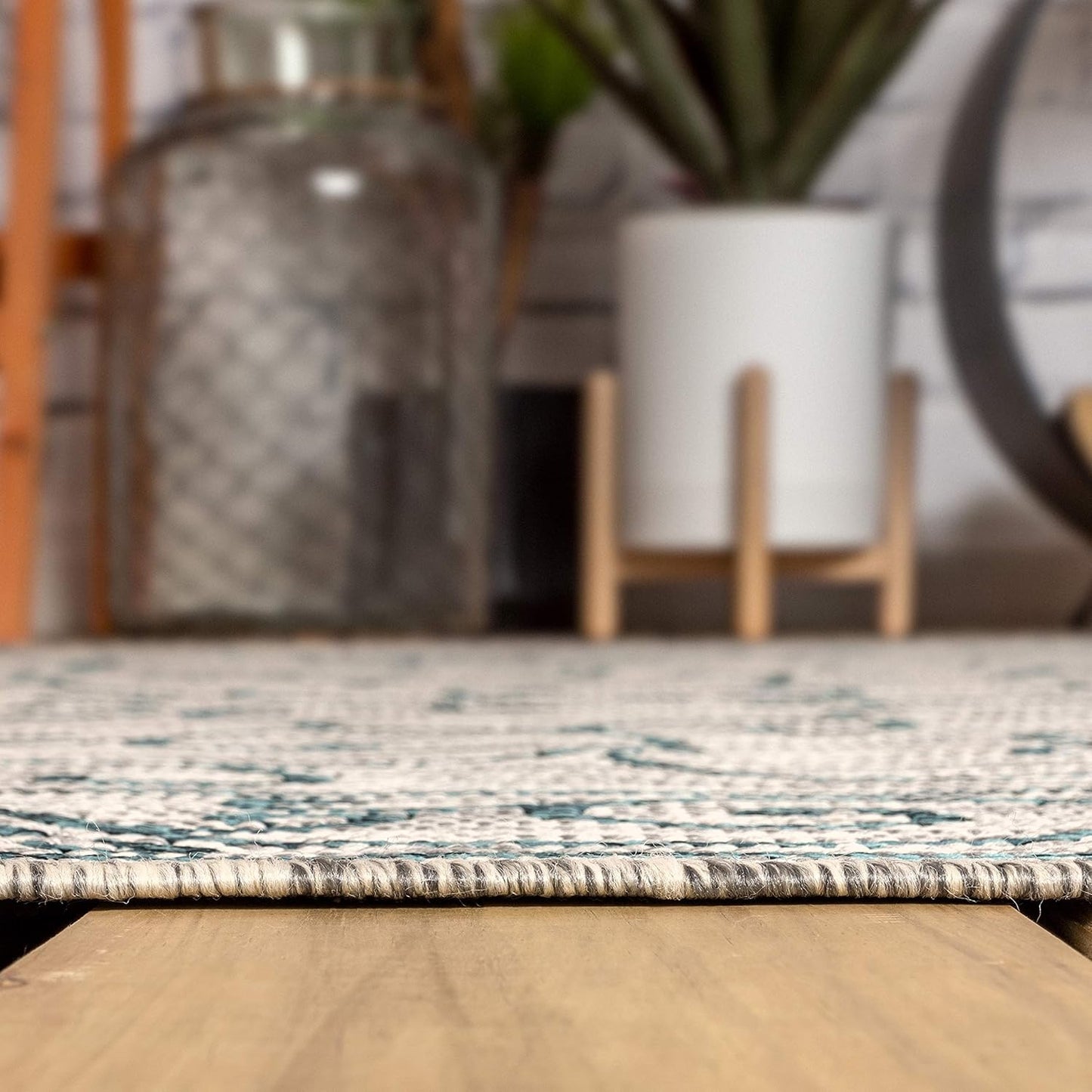 JONATHAN Y Vintage Filigree Indoor Outdoor Area Rug 4X6 Gray/Teal, Charleston Textured Weave for Backyard, Patio, Porch, Easy-Cleaning, High Traffic, Pet-Friendly, Non-Shedding (SMB106E-4)