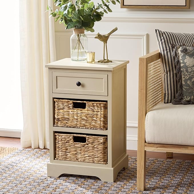 SAFAVIEH Home Collection – Carrie Sand 3-Drawer Storage Side Table, Mixed-Material Cottage Design, Fully Assembled (AMH5700J)