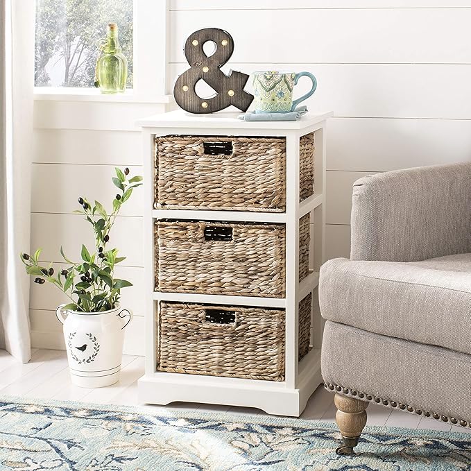 SAFAVIEH Home Collection – Halle Vintage White Storage Side Table with Wicker Baskets, Farmhouse Accent Storage, Fully Assembled (AMH5738B)