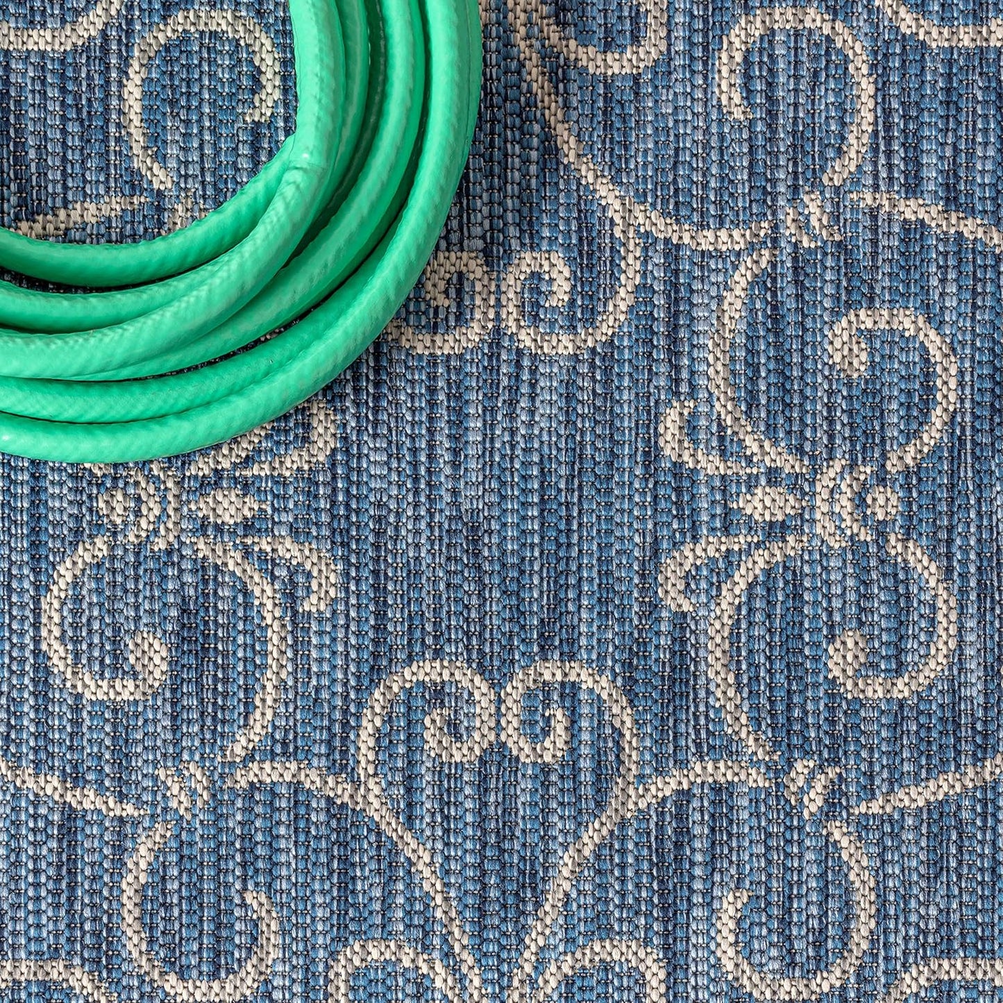 JONATHAN Y Vintage Filigree Indoor Outdoor Round Area Rug 5 Ft Navy/Gray, Charleston Textured Weave for Backyard, Patio, Porch, Easy-Cleaning, High Traffic, Pet-Friendly, Non-Shedding (SMB106D-5R)