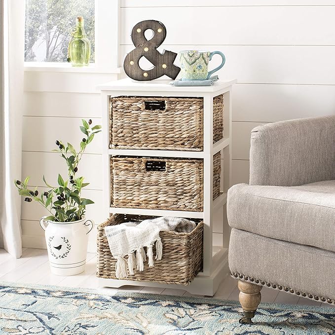 SAFAVIEH Home Collection – Halle Vintage White Storage Side Table with Wicker Baskets, Farmhouse Accent Storage, Fully Assembled (AMH5738B)
